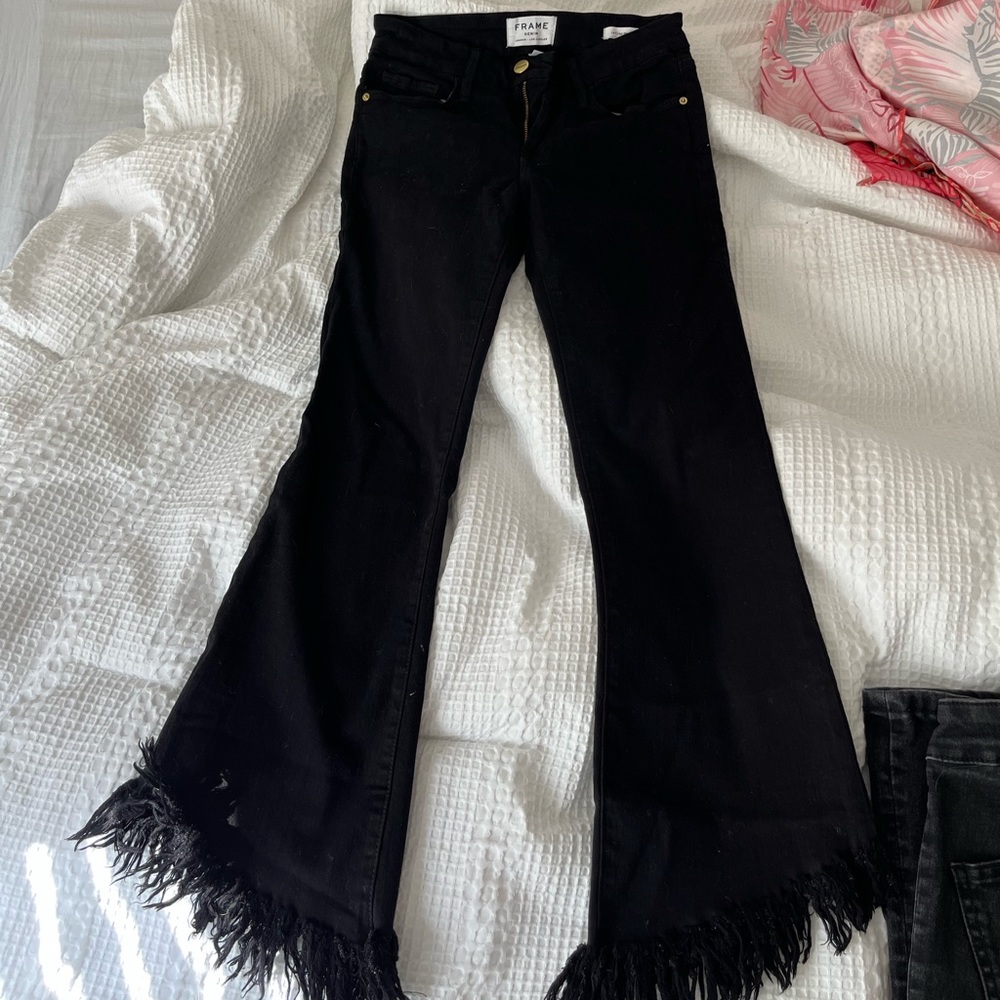 Cropped frayed black FRAME jeans
